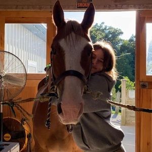 Meet your Posher, Caryssa